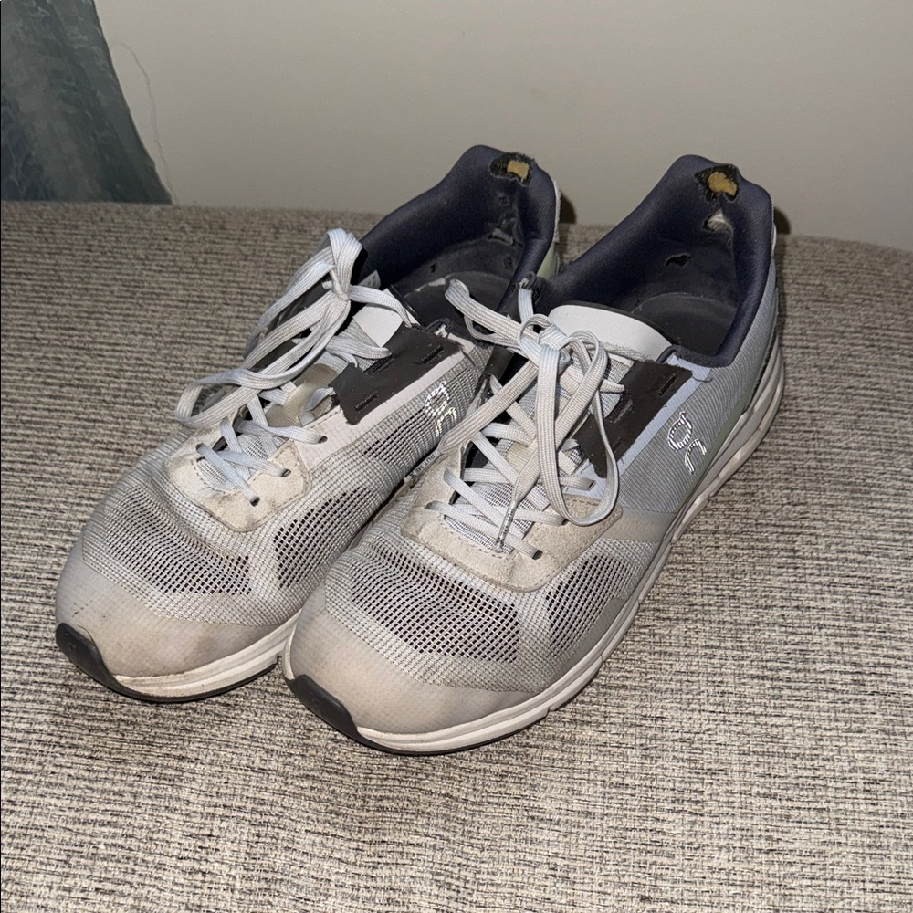**WORN/DAMAGED** Women’s Gray On Cloud